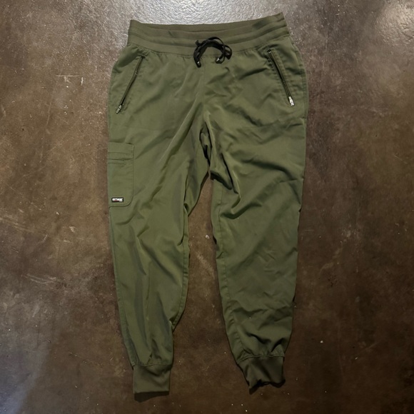 Grey's Anatomy Olive Green Scrub Set - Picture 6 of 8